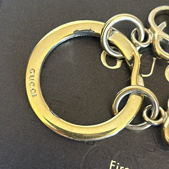 Gucci gold tone keychain with 2 key charms and box - Picture 8 of 11